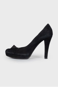 Suede shoes with bow and rhinestones
