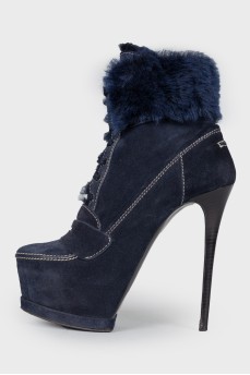 Suede ankle boots with fur insert