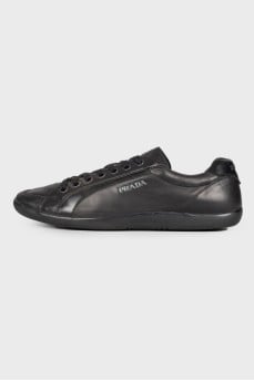 Men's black leather sneakers