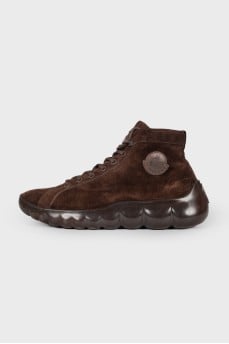 Suede brown boots