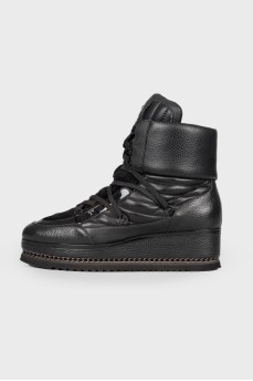 Leather padded boots