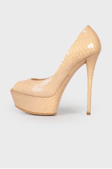 Embossed leather shoes