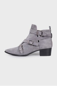 Pointed toecap suede boots