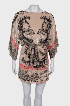 Dress with a textured pattern at the waist
