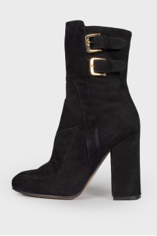 Square toecap suede ankle boots