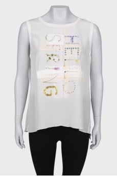 T-shirt with application, with a tag