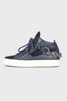 Suede gym shoes with carabiner chain