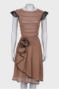 Fitted dress with frill