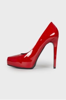 Patent red shoes