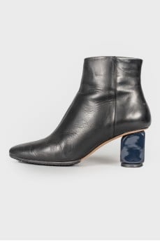 Leather boots with medium heels