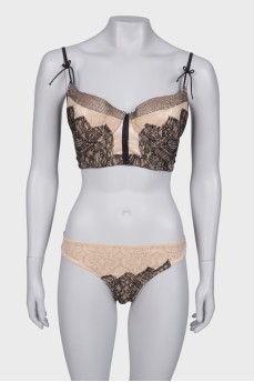 Lace underwear with beads, with a tag