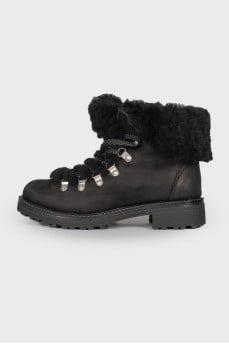 Insulated nubuck boots
