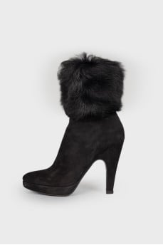 Suede ankle boots with fur