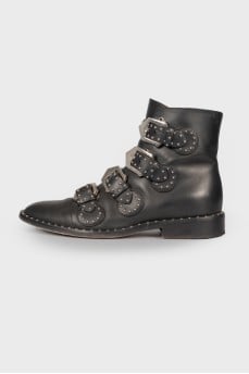 Leather boots with rhinestones