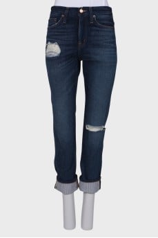 Dark blue jeans with a tag
