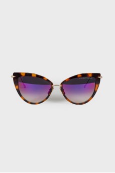 Sunglasses in leopard print