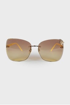 Butterfly-decorated sunglasses