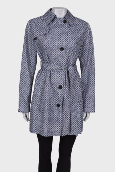 Trench coat in white and blue print