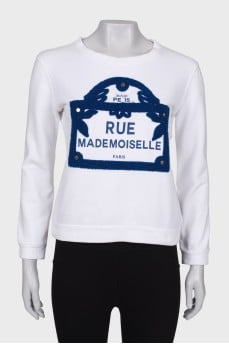 White straight sweatshirt