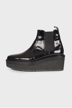 Patent leather wedge boots