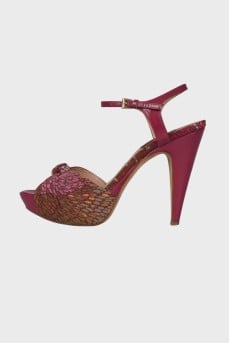 Textile sandals in print