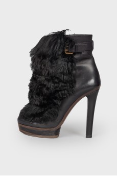 Black ankle boots with fur