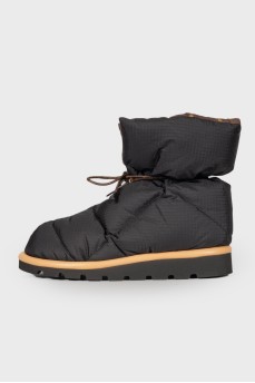 Inflated boots with brand logo