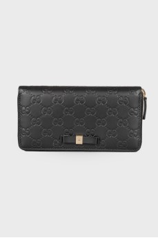 Leather wallet in signature print