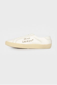 Leather sneakers with a patch