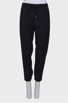 Loose trousers