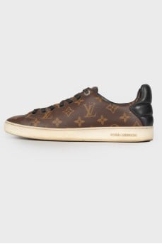 Frontrow sneakers