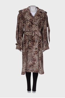 Coat in animal print
