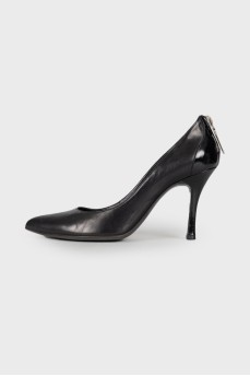 Pointed toe leather pumps