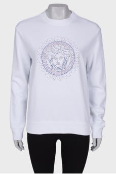 Sweatshirt decorated with beads