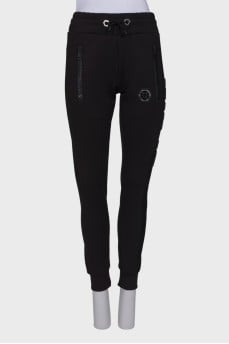 Sporty trousers with brand logo 