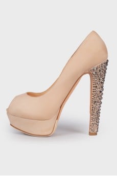 Leather shoes decorated with rhinestones