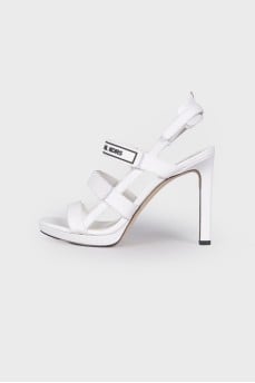 Leather sandals with brand logo