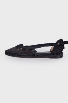 Pointed toe textile shoes