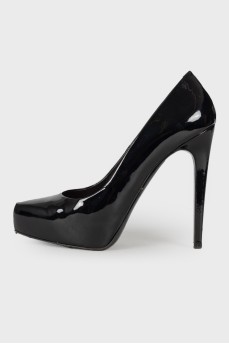 Patent black shoes