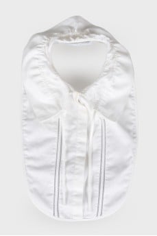 White tie collar