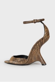 Leather pumps with curly heels