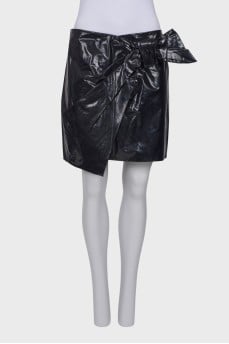 Black skirt with a bow