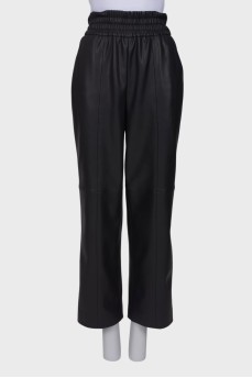 Black trousers with pockets