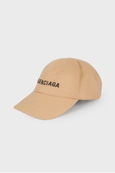 Beige cap with tag