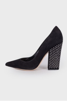 Suede shoes are decorated with rhinestones
