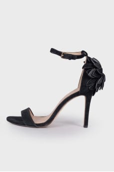 Black sandals with a flower