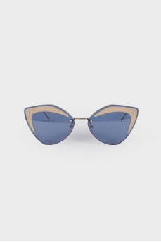 Sunglasses with blue lenses