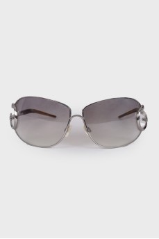 Sunglasses with silver hardware