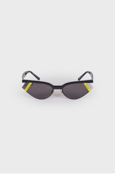 Sports style sunglasses