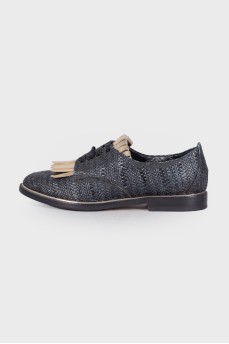 Woven shoes with silver fringe